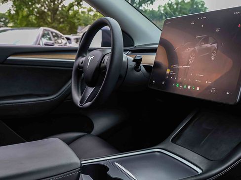 Used 2023 Tesla Model Y AWD image 23