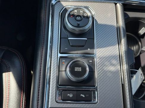Used 2019 Ford Expedition Limited w/ Equipment Group 303A AWD/4WD image 33