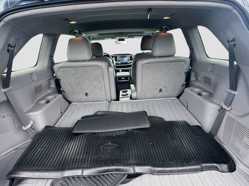 Used 2019 Toyota Highlander XLE AWD/4WD image 27