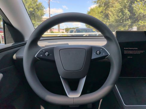 Used 2026 Tesla Model Y AWD image 19