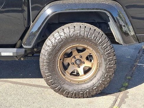 Used 2021 Jeep Gladiator Overland AWD/4WD image 28