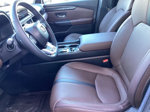 Used 2025 Honda Pilot Elite image 31