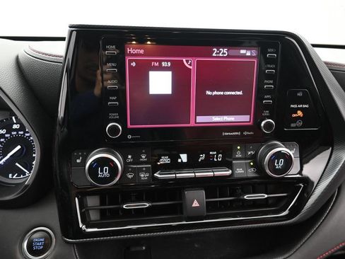 Used 2021 Toyota Highlander XSE FWD image 13