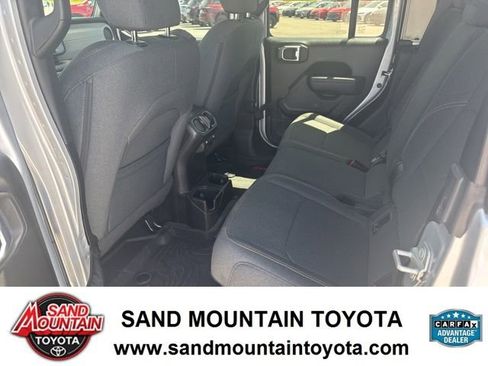 Used 2024 Jeep Gladiator Sport AWD/4WD image 14
