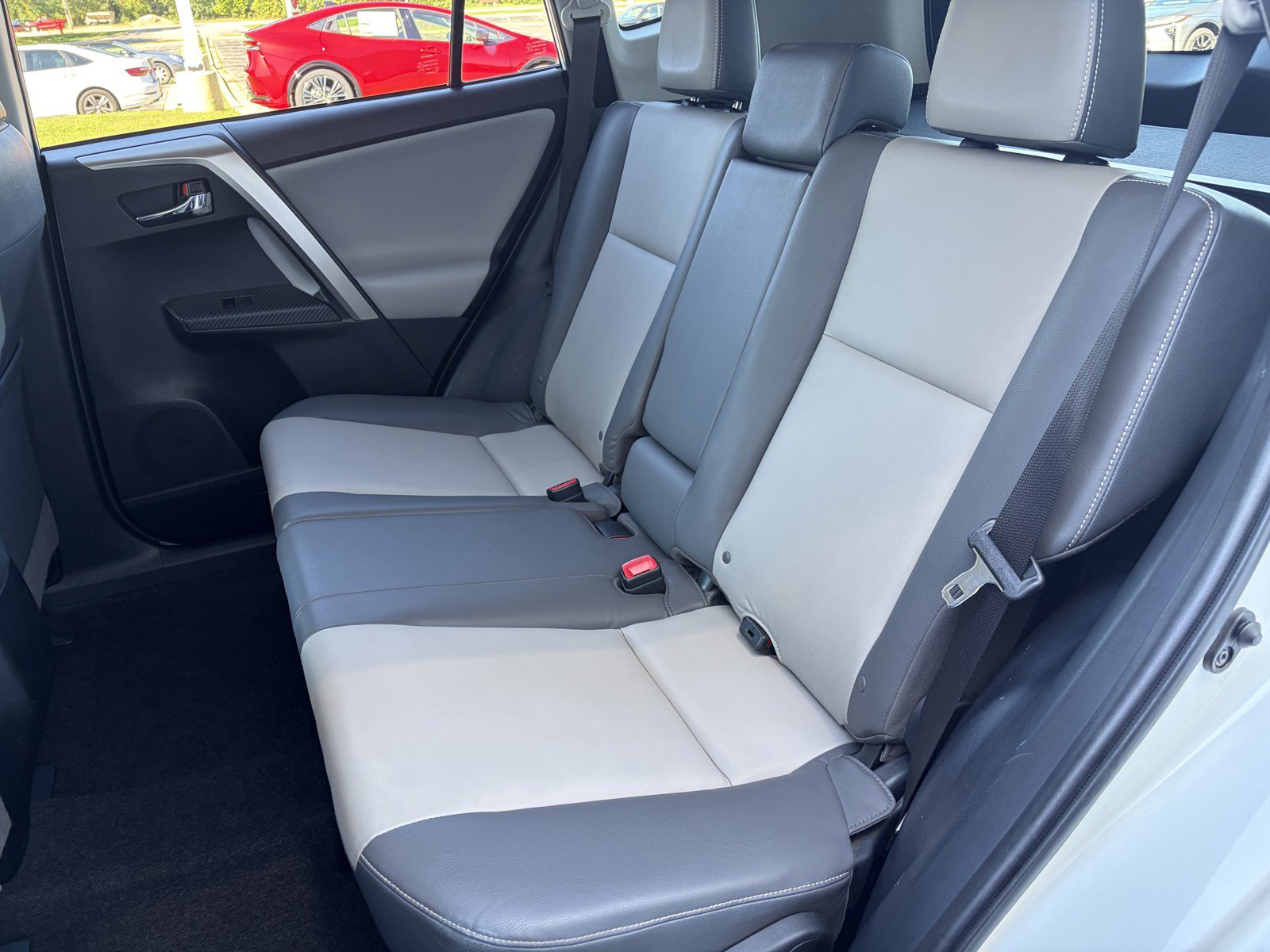 Used 2015 Toyota RAV4 Limited AWD/4WD image 9
