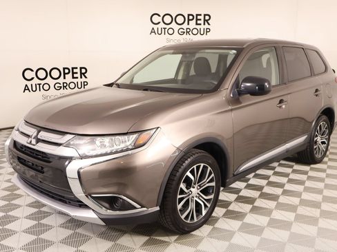 Used 2018 Mitsubishi Outlander ES AWD/4WD image 9