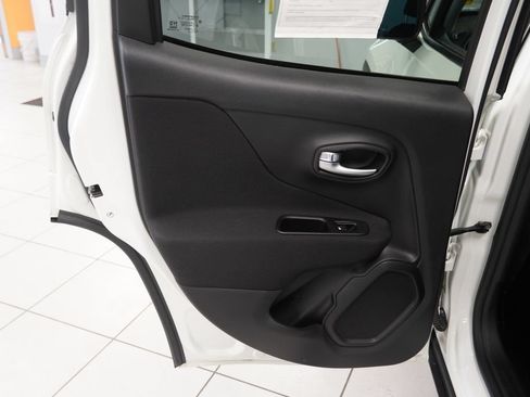Used 2020 Jeep Renegade Latitude w/ Cold Weather Group AWD/4WD image 20
