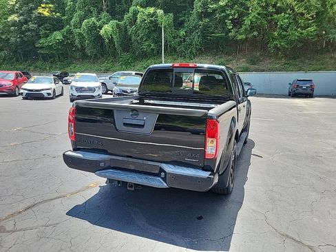 Used 2021 Nissan Frontier SV w/ Midnight Edition Floor Mats AWD/4WD image 8