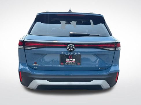 Used 2025 Volkswagen Tiguan SE w/ Panoramic Sunroof Package AWD/4WD image 4