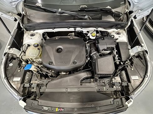 Used 2020 Volvo XC40 T4 R-Design FWD image 45