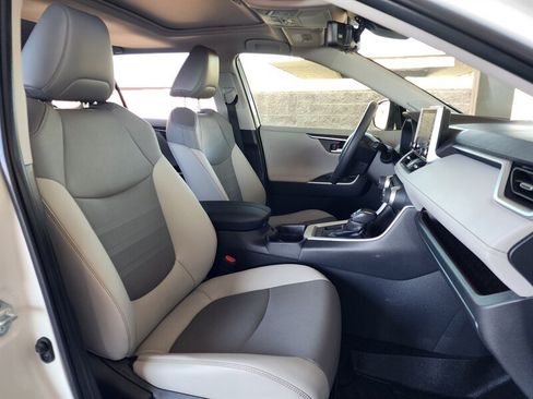 Used 2019 Toyota RAV4 Limited w/ Cold Weather Package FWD image 69