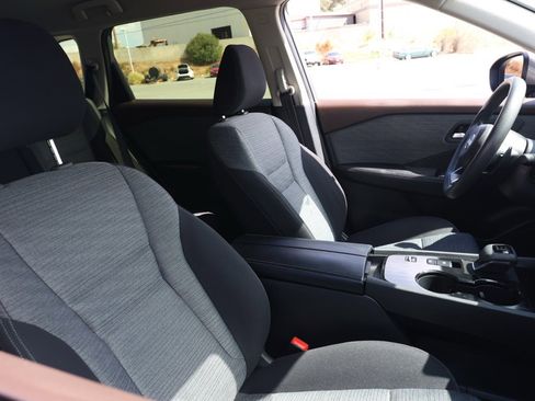 Used 2023 Nissan Rogue SV image 21