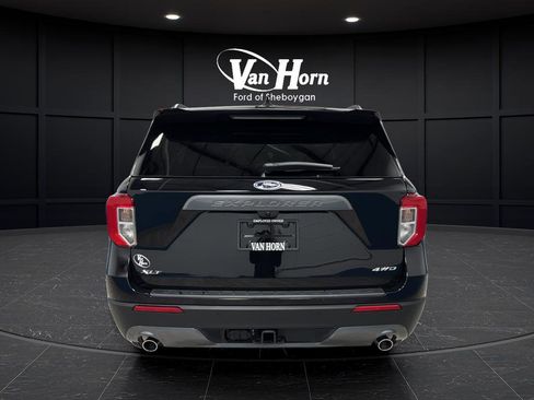 Used 2024 Ford Explorer XLT w/ Equipment Group 202A image 4