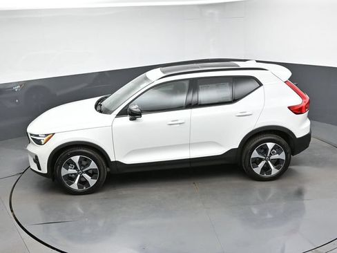 New 2026 Volvo XC40 B5 Plus w/ Climate Package AWD/4WD image 47
