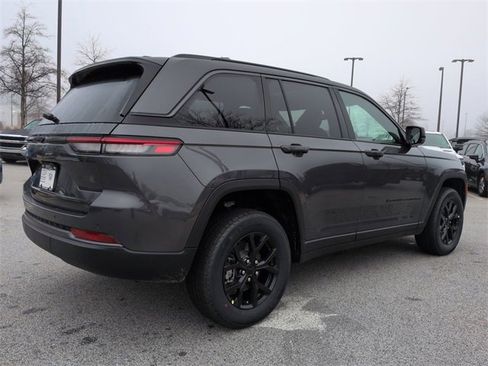 New 2026 Jeep Grand Cherokee Altitude image 4