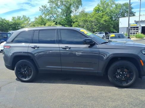 Certified 2024 Jeep Grand Cherokee Altitude AWD/4WD image 8
