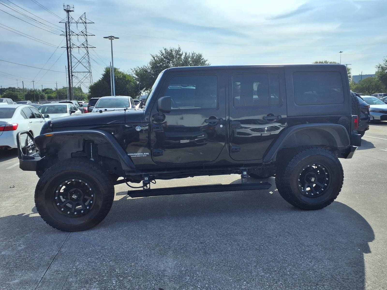 Used 2012 Jeep Wrangler Unlimited Sahara w/ Connectivity Group AWD/4WD image 21