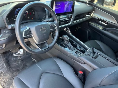 Used 2024 Toyota Grand Highlander FWD image 16
