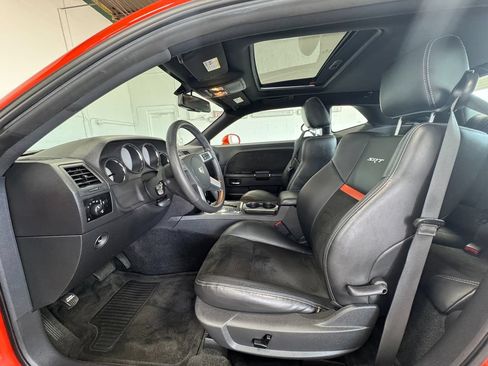 Used 2009 Dodge Challenger SRT8 RWD image 12