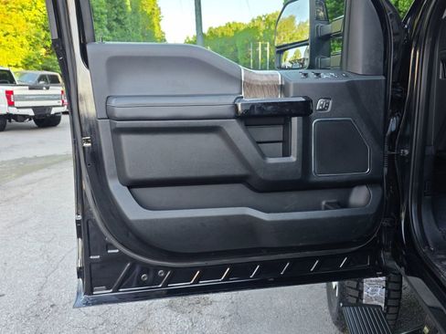 Used 2019 Ford F250 Lariat w/ Lariat Ultimate Package AWD/4WD image 27