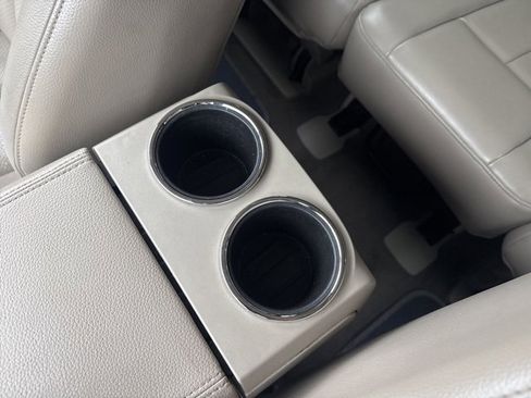 Used 2010 Ford Expedition Limited image 28