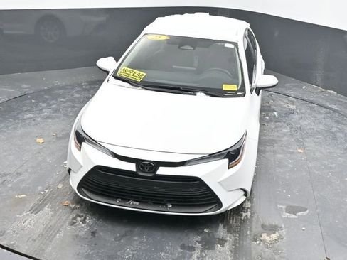 Used 2025 Toyota Corolla LE image 35