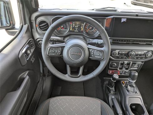 New 2025 Jeep Gladiator Mojave w/ Steel Bumper Group image 16