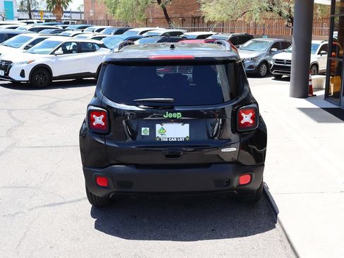 Used 2018 Jeep Renegade Latitude FWD image 11
