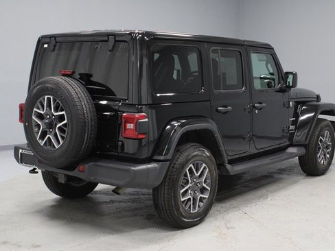 Used 2024 Jeep Wrangler Sahara image 11