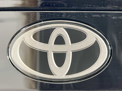 New 2026 Toyota Prius LE image 18