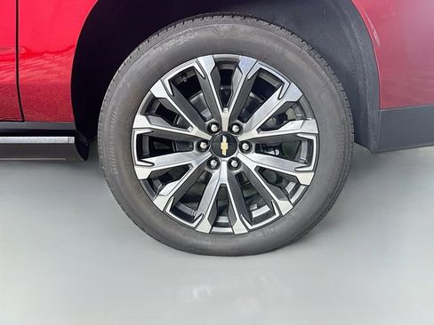 Used 2025 Chevrolet Suburban High Country image 36