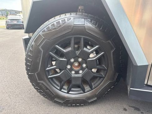 Used 2024 Tesla Cybertruck AWD Crew Cab image 12
