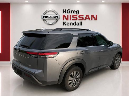Used 2024 Nissan Pathfinder SV FWD image 4