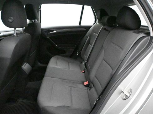 Used 2018 Volkswagen Golf S image 10