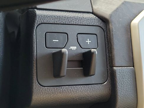 Used 2025 Toyota Tacoma Limited image 25