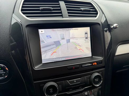 Used 2017 Ford Explorer XLT w/ Equipment Group 201A image 12