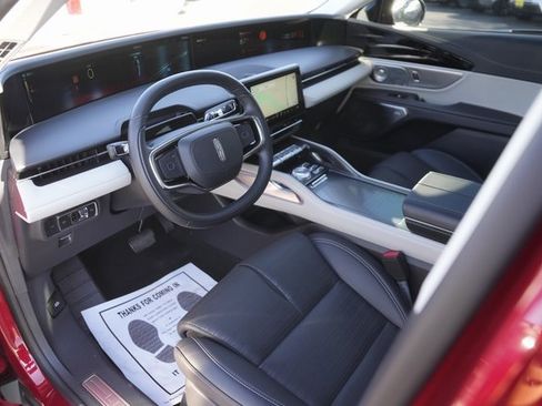 Used 2025 Lincoln Nautilus Reserve image 8