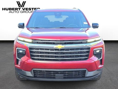 New 2026 Chevrolet Traverse LT w/ Sun and Wheel Package FWD image 3