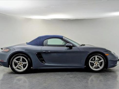 Used 2017 Porsche 718 Boxster image 32