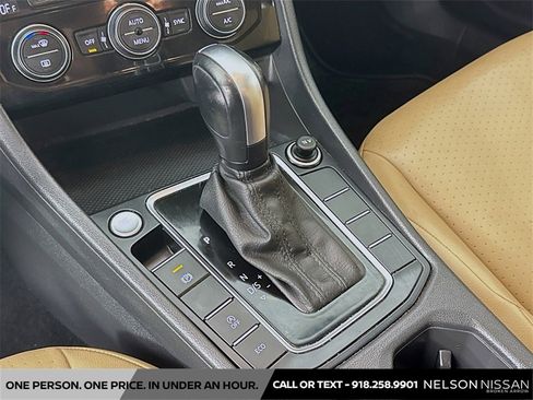 Used 2020 Volkswagen Jetta SE w/ SE Cold Weather Package image 16