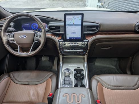 Used 2022 Ford Explorer King Ranch w/ Premium Technology Package image 23