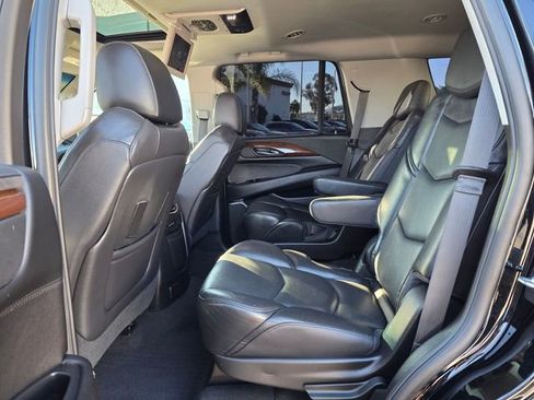 Used 2019 Cadillac Escalade Premium Luxury image 20