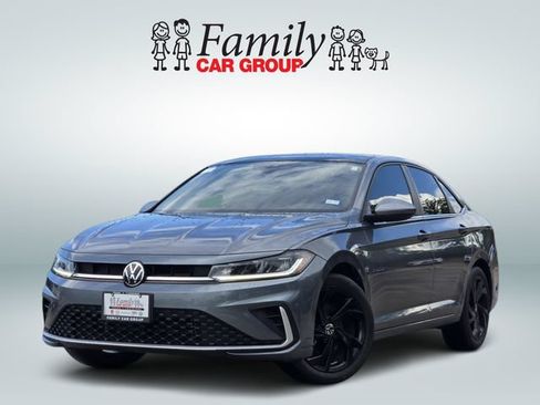 Used 2025 Volkswagen Jetta SE w/ Sunroof Package FWD image 1