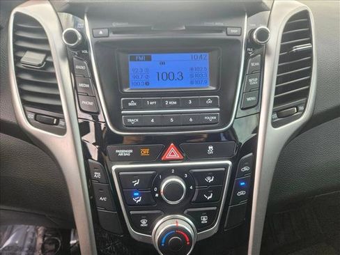 Used 2017 Hyundai Elantra GT image 13