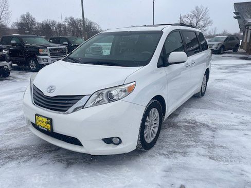 Used 2013 Toyota Sienna XLE image 6