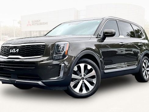Used 2022 Kia Telluride S FWD image 1