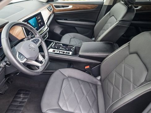 Used 2024 Volkswagen Atlas SE image 18