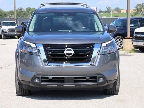 Used 2022 Nissan Pathfinder Platinum w/ Cargo Package AWD/4WD image 5