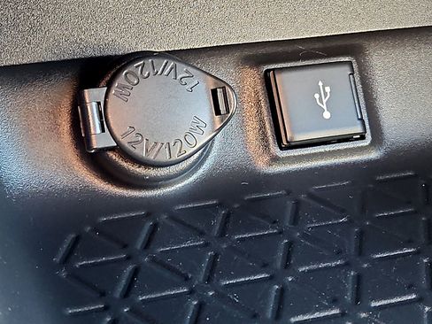 Used 2021 Toyota RAV4 XLE image 25