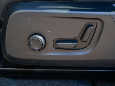 Used 2023 Volvo XC40 Recharge Ultimate image 24